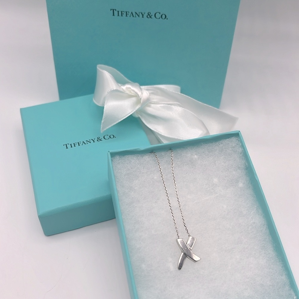 Tiffany & Co. Paloma Picasso Graffiti X Kiss Necklace 925 Silver 16”